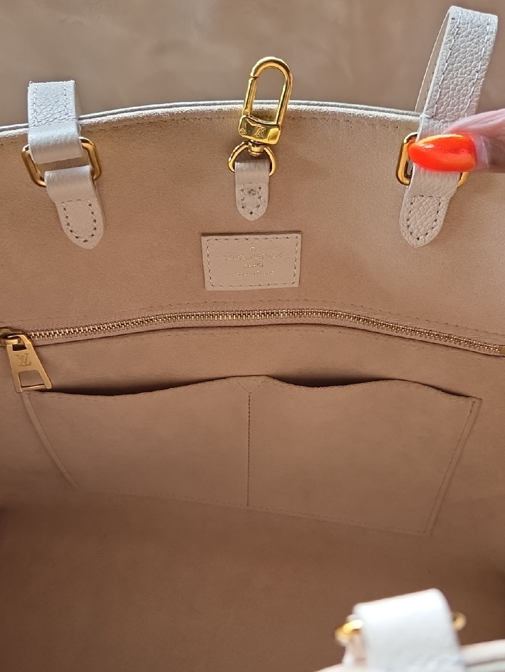 Louis Vuitton Grey and White Monogram Onthego MM Tote Empreinte - Picture 9 of 10